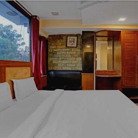 Oyo 75948 Hotel Tushar Continental Yeni Delhi Dış mekan fotoğraf