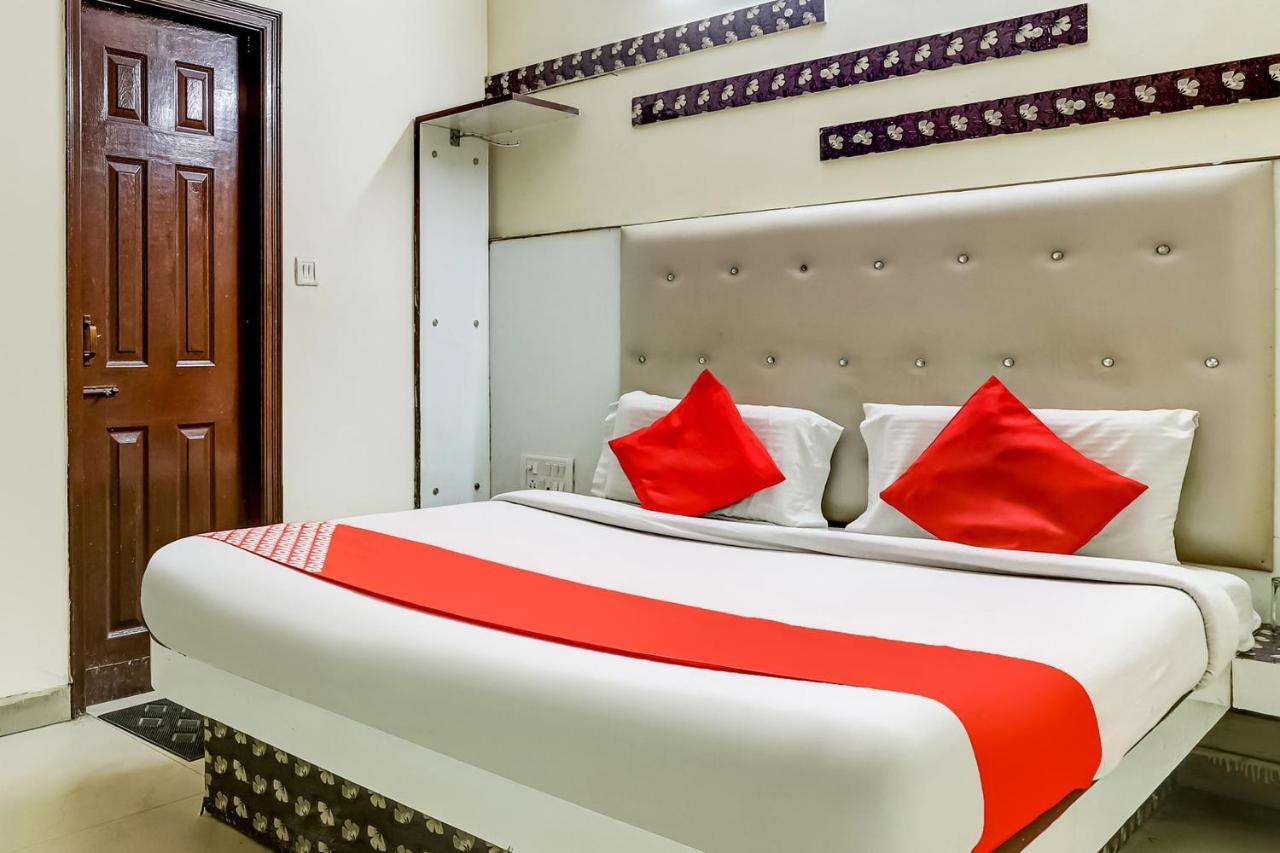 Oyo 75948 Hotel Tushar Continental Yeni Delhi Dış mekan fotoğraf