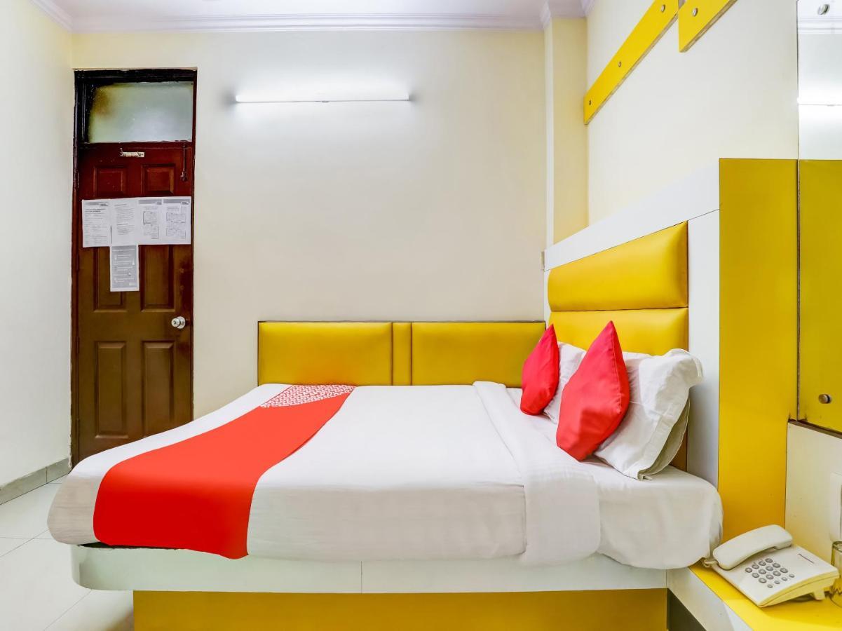 Oyo 75948 Hotel Tushar Continental Yeni Delhi Dış mekan fotoğraf