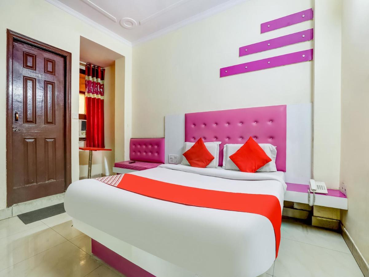 Oyo 75948 Hotel Tushar Continental Yeni Delhi Dış mekan fotoğraf