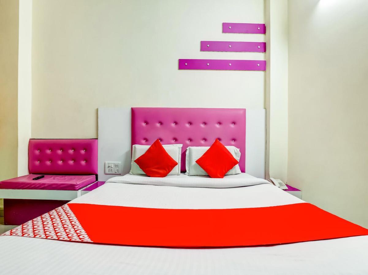 Oyo 75948 Hotel Tushar Continental Yeni Delhi Dış mekan fotoğraf