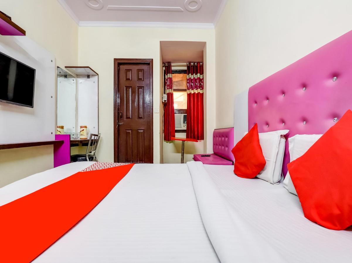 Oyo 75948 Hotel Tushar Continental Yeni Delhi Dış mekan fotoğraf