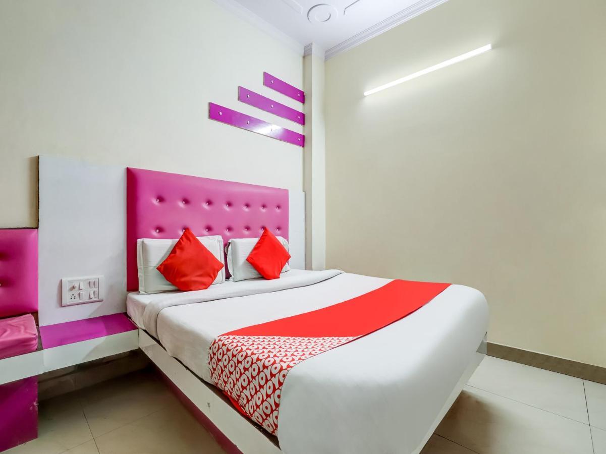 Oyo 75948 Hotel Tushar Continental Yeni Delhi Dış mekan fotoğraf