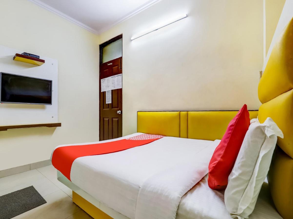Oyo 75948 Hotel Tushar Continental Yeni Delhi Dış mekan fotoğraf