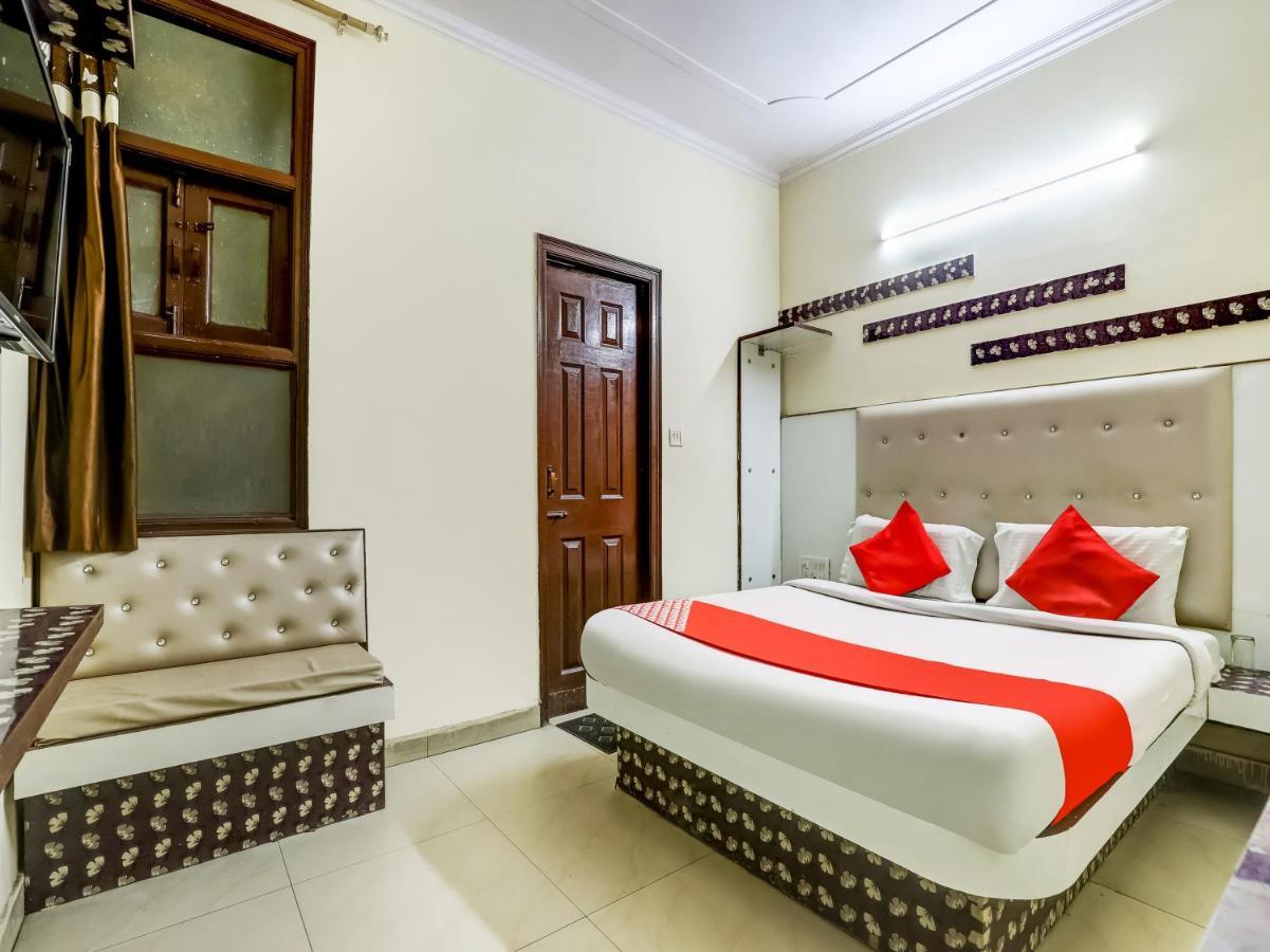Oyo 75948 Hotel Tushar Continental Yeni Delhi Dış mekan fotoğraf