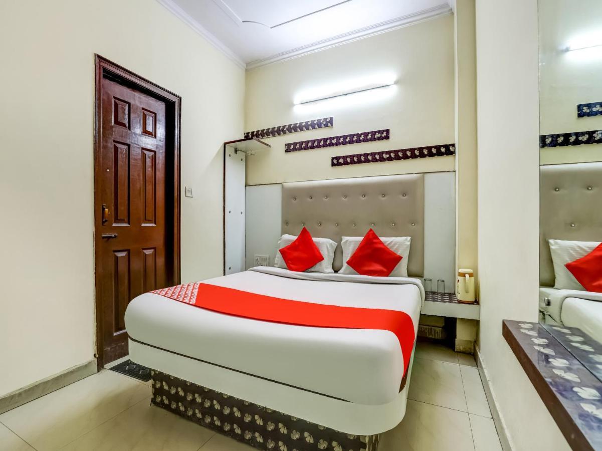 Oyo 75948 Hotel Tushar Continental Yeni Delhi Dış mekan fotoğraf