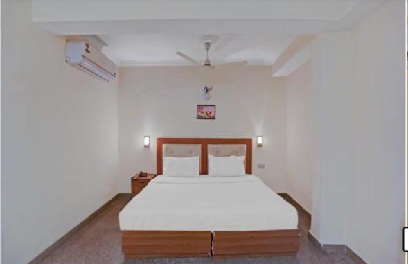 Oyo 75948 Hotel Tushar Continental Yeni Delhi Dış mekan fotoğraf