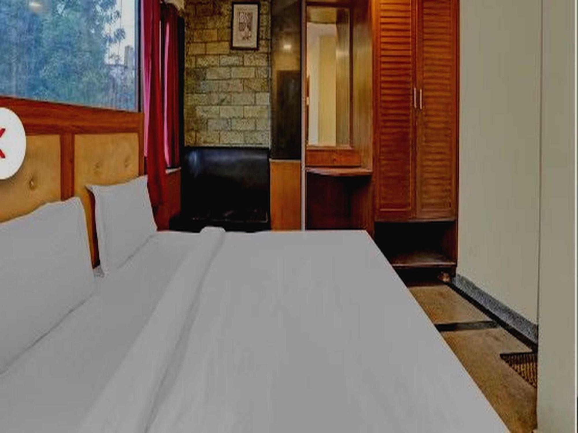 Oyo 75948 Hotel Tushar Continental Yeni Delhi Dış mekan fotoğraf