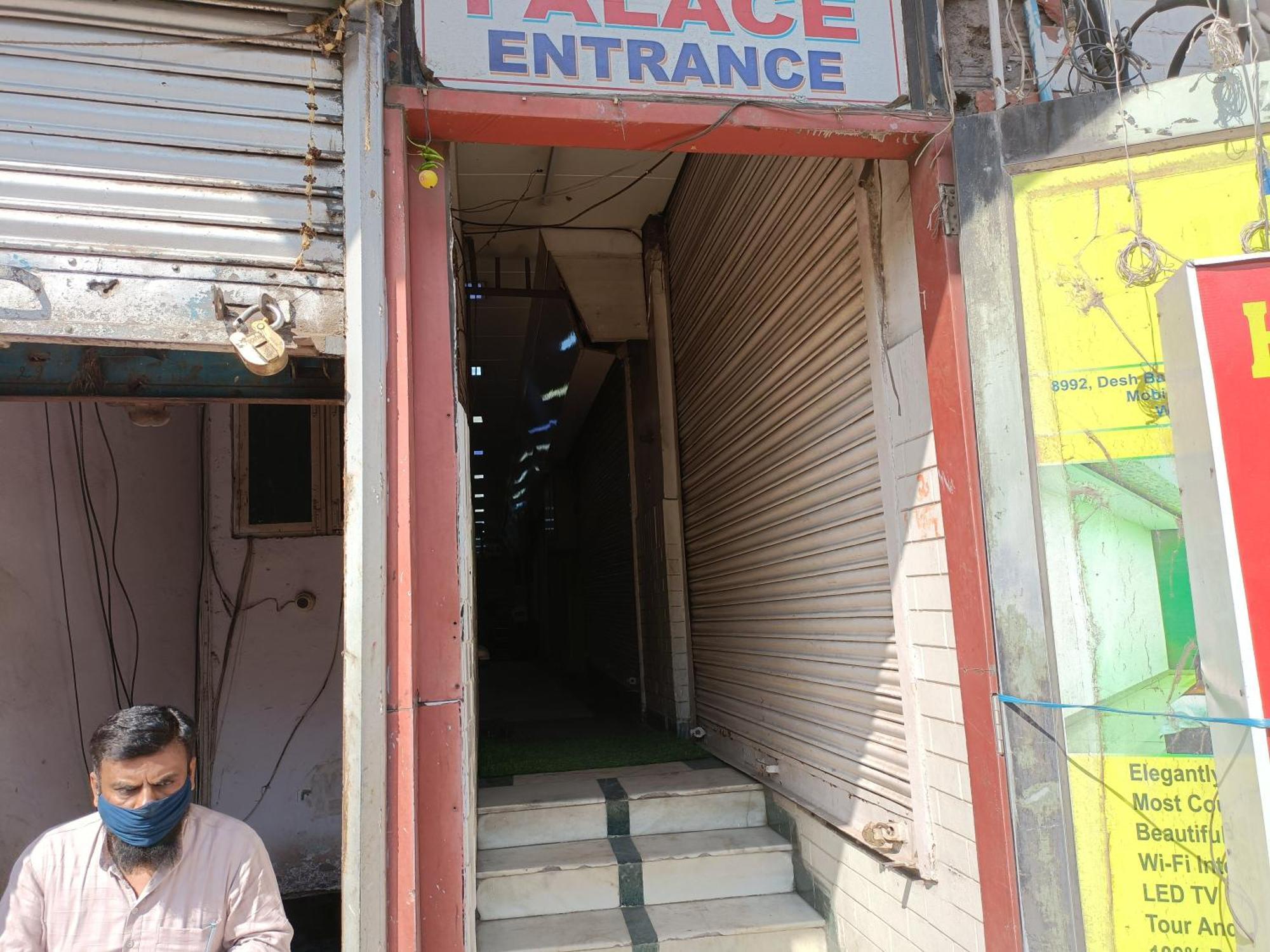 Oyo 75948 Hotel Tushar Continental Yeni Delhi Dış mekan fotoğraf
