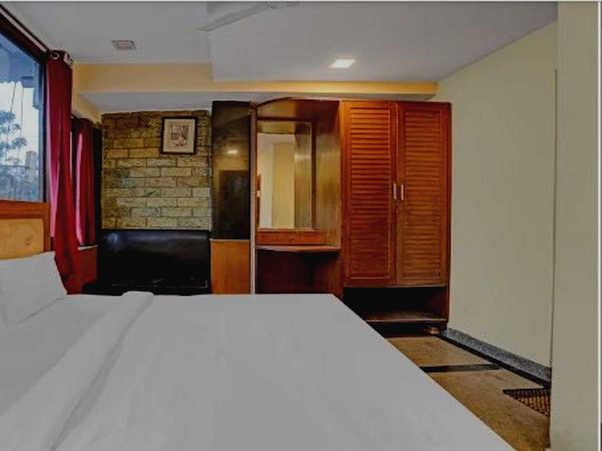 Oyo 75948 Hotel Tushar Continental Yeni Delhi Dış mekan fotoğraf