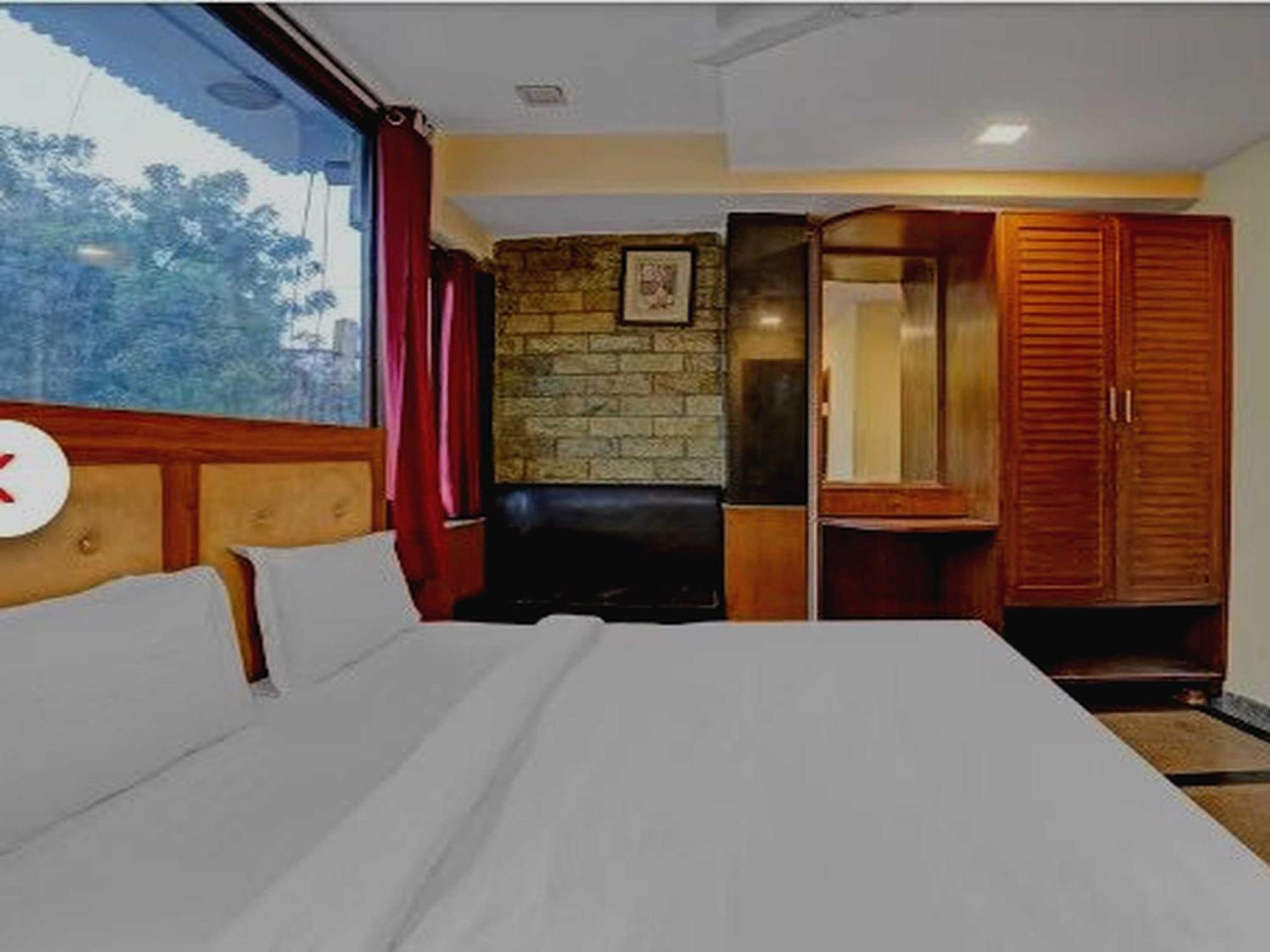 Oyo 75948 Hotel Tushar Continental Yeni Delhi Dış mekan fotoğraf