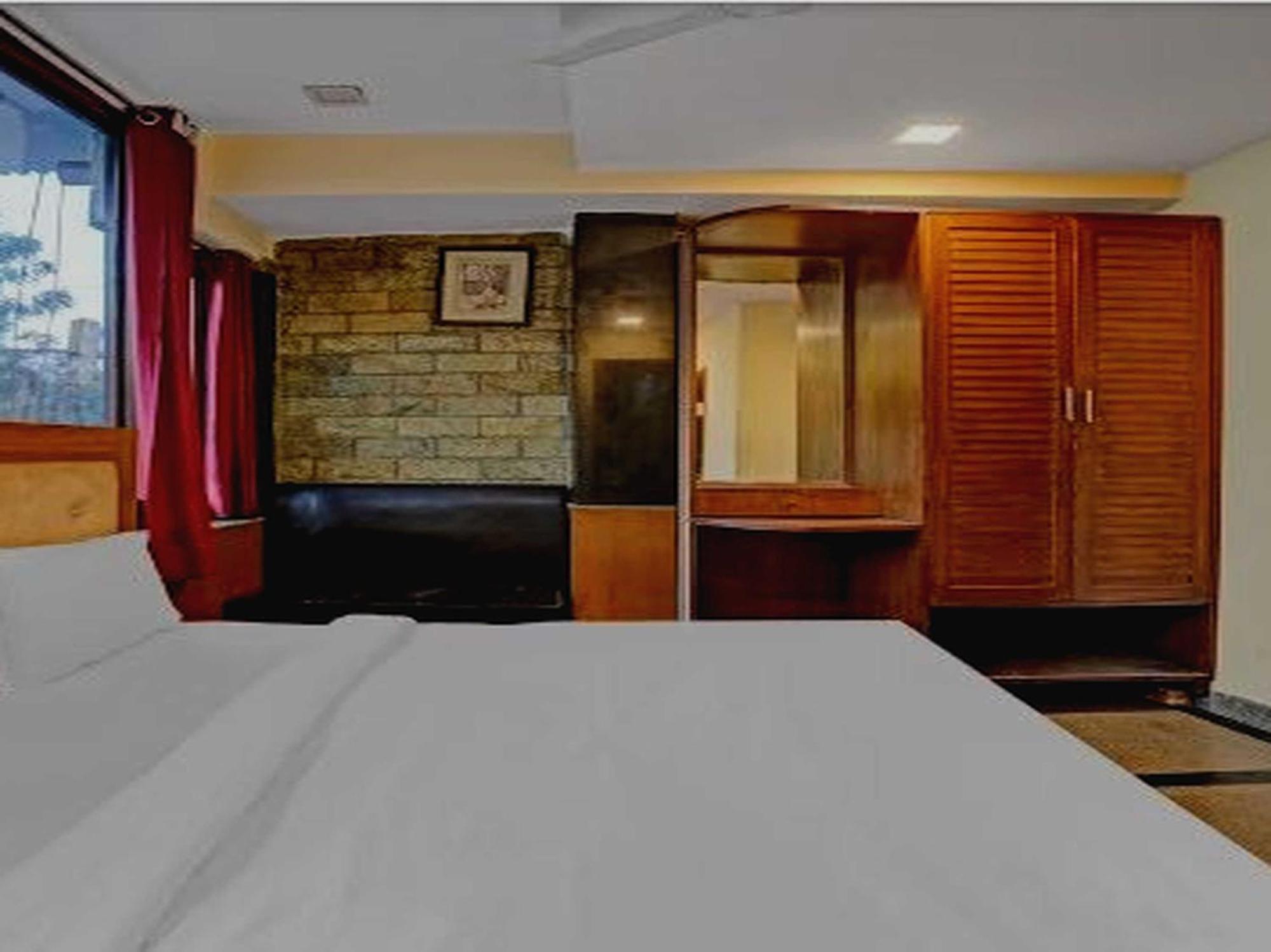 Oyo 75948 Hotel Tushar Continental Yeni Delhi Dış mekan fotoğraf