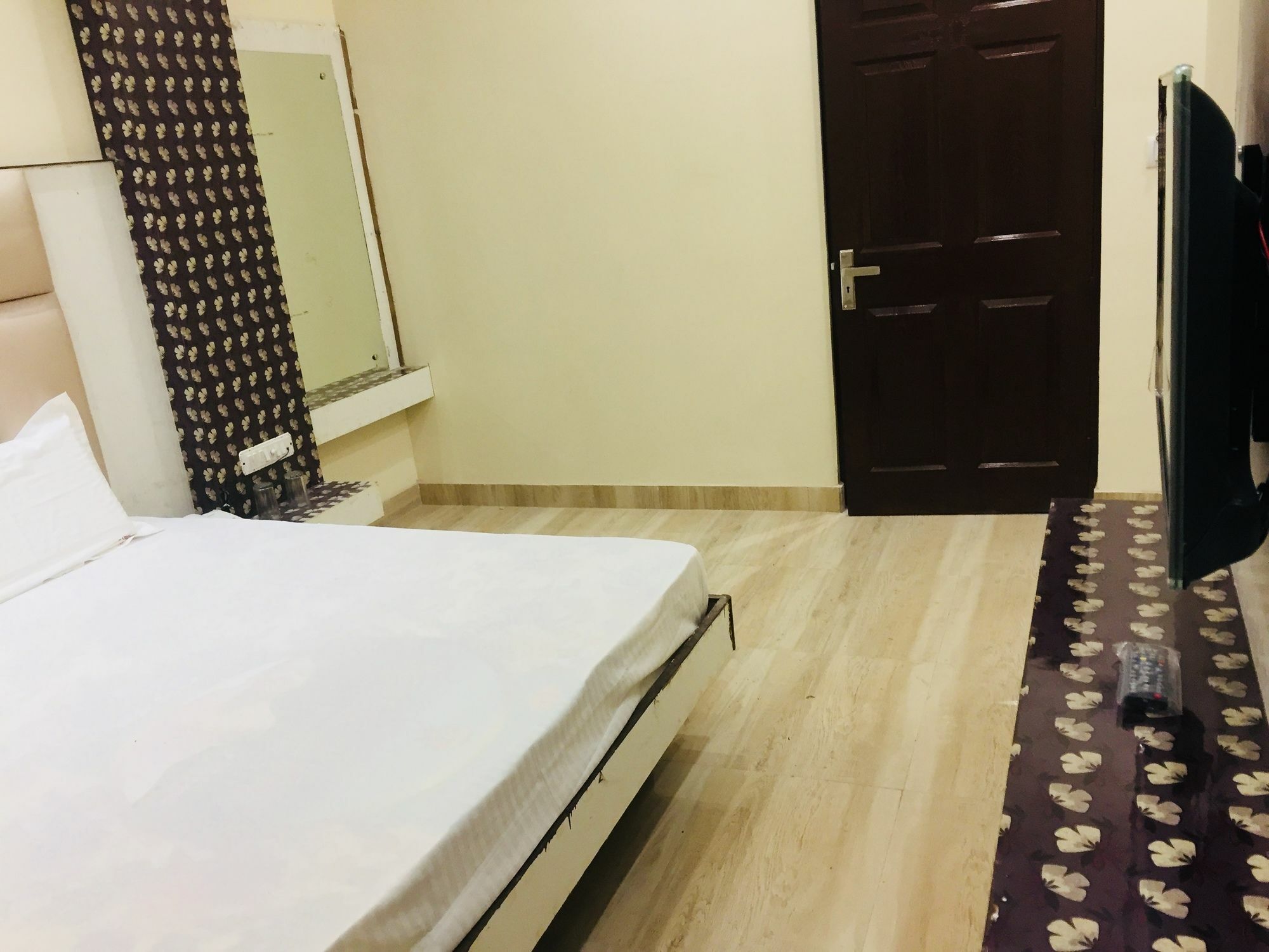 Oyo 75948 Hotel Tushar Continental Yeni Delhi Dış mekan fotoğraf